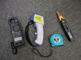 テスターとレーザー温度計とクランプメータ